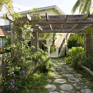 the-sugar-apple-lodging.comcaribbean.com/